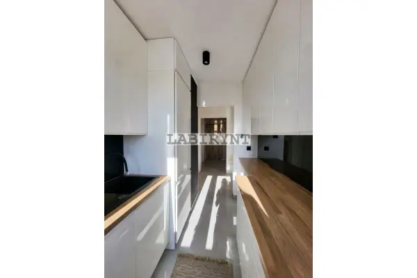 Częstochowa, Tysiąclecie, M-4 63m2, po remoncie, schowek, winda, balkon